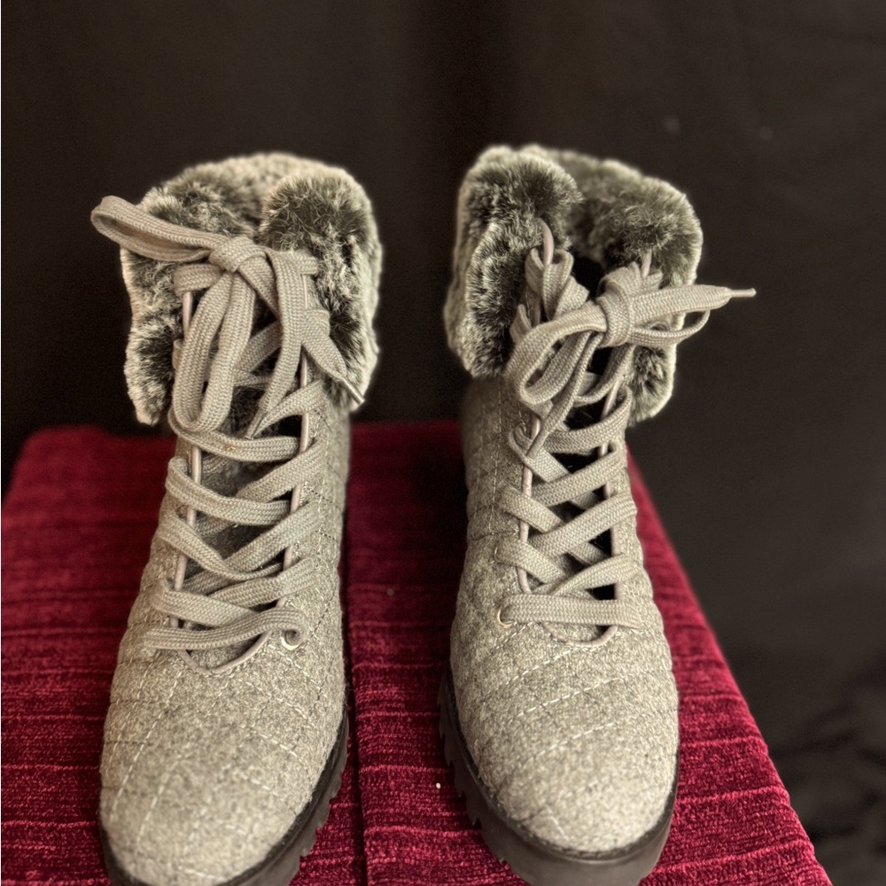 Talbots cozy, grey, quilted, lace-up boots.